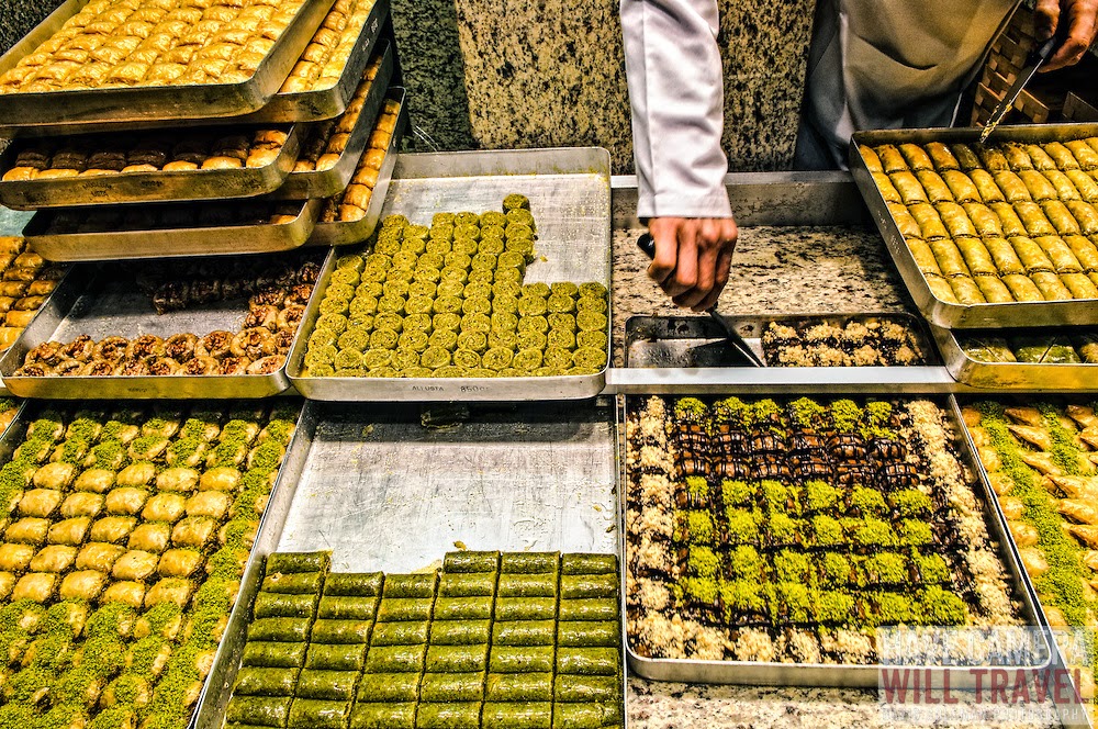 Turkish-baklava-shop-L318160713 (1)