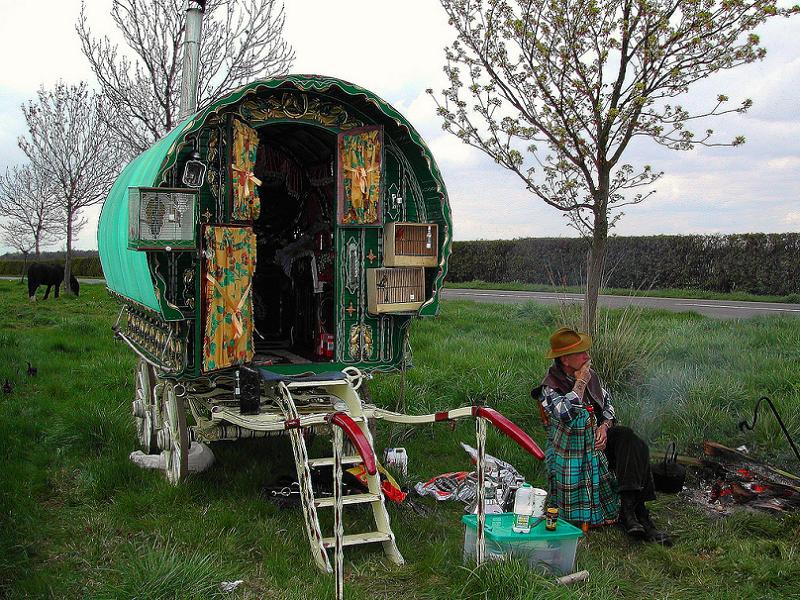 gypsies-wagon-man