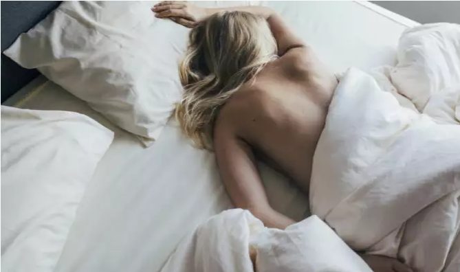 Screenshot 2021-11-11 at 10-08-37 Τι κερδίζουν όσοι κοιμούνται γυμνοί – Τι συμβαίνει στους περισσότερους στις 02 48 κάθε βρ[...]