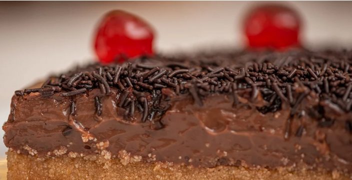Screenshot 2022-03-30 at 11-41-43 Νηστίσιμη τούρτα σοκολάτας -Τοπ συνταγή από τον Δημήτρη Μακρυνιώτη - iefimerida.gr